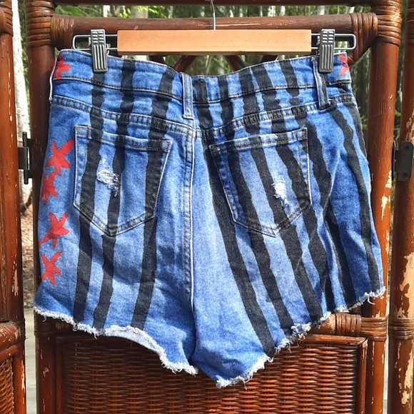 🌟3/50 Birds of Prey Patriotic Jean Short🇺🇲 - Picture 7 of 8